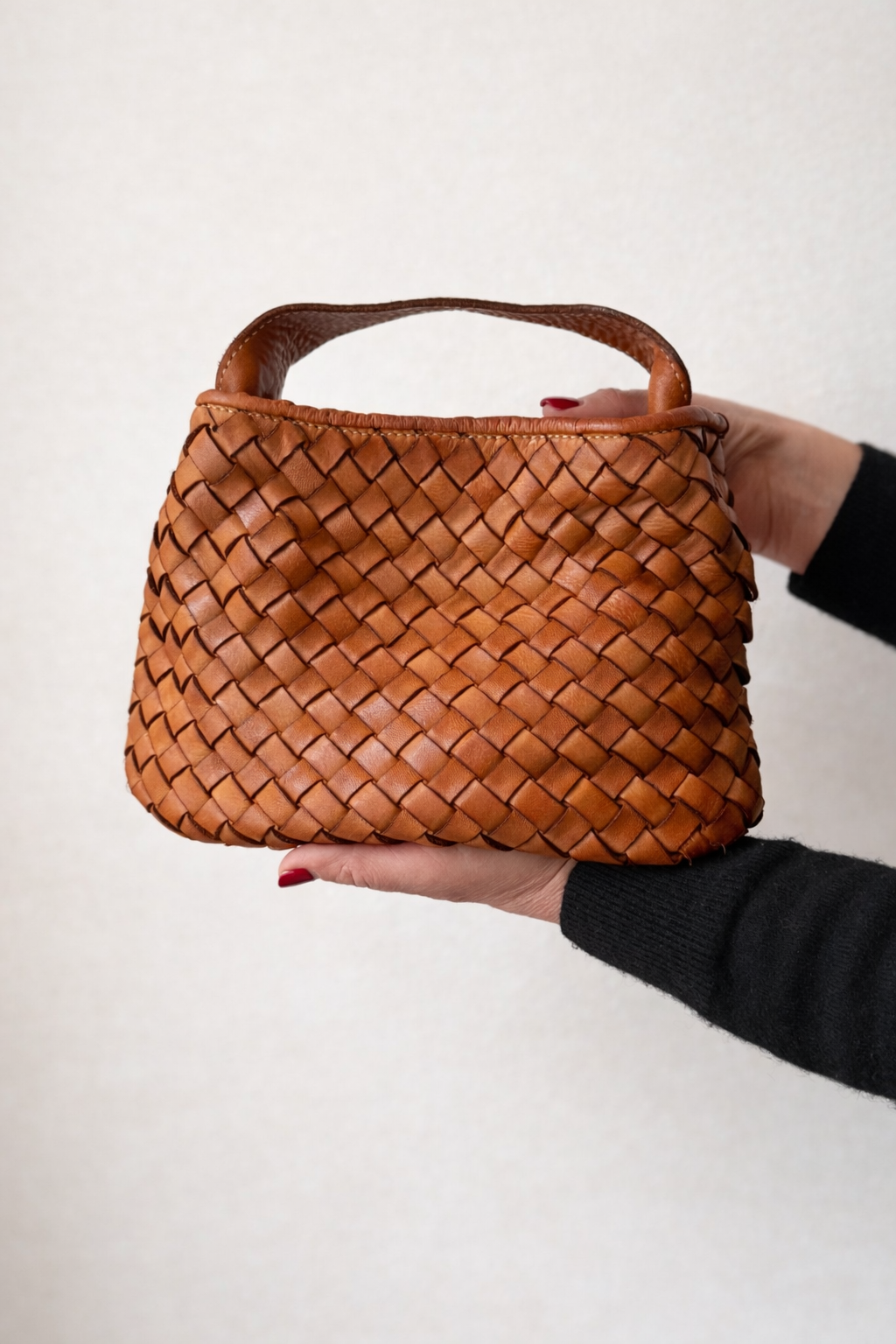 New bath: el bolso trenzado que define la comodidad diaria