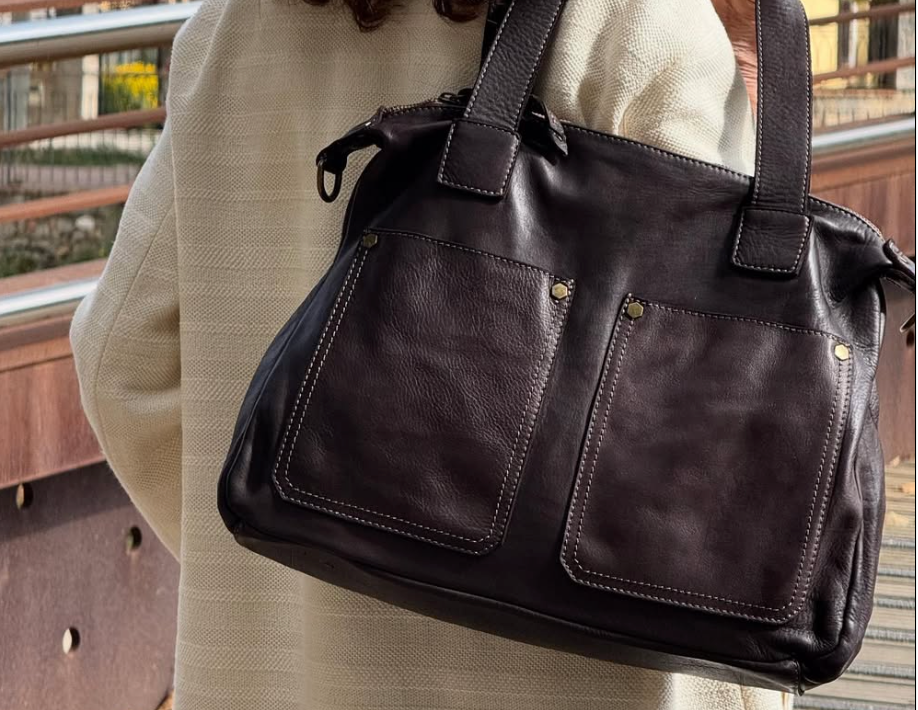 Bolso berlín chocolate: Elegancia atemporal en piel de vacuno