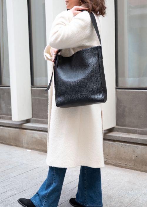 Bolso Boston Negro Piel Grabada