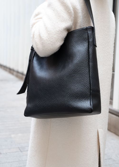 Bolso Boston Negro Piel Grabada