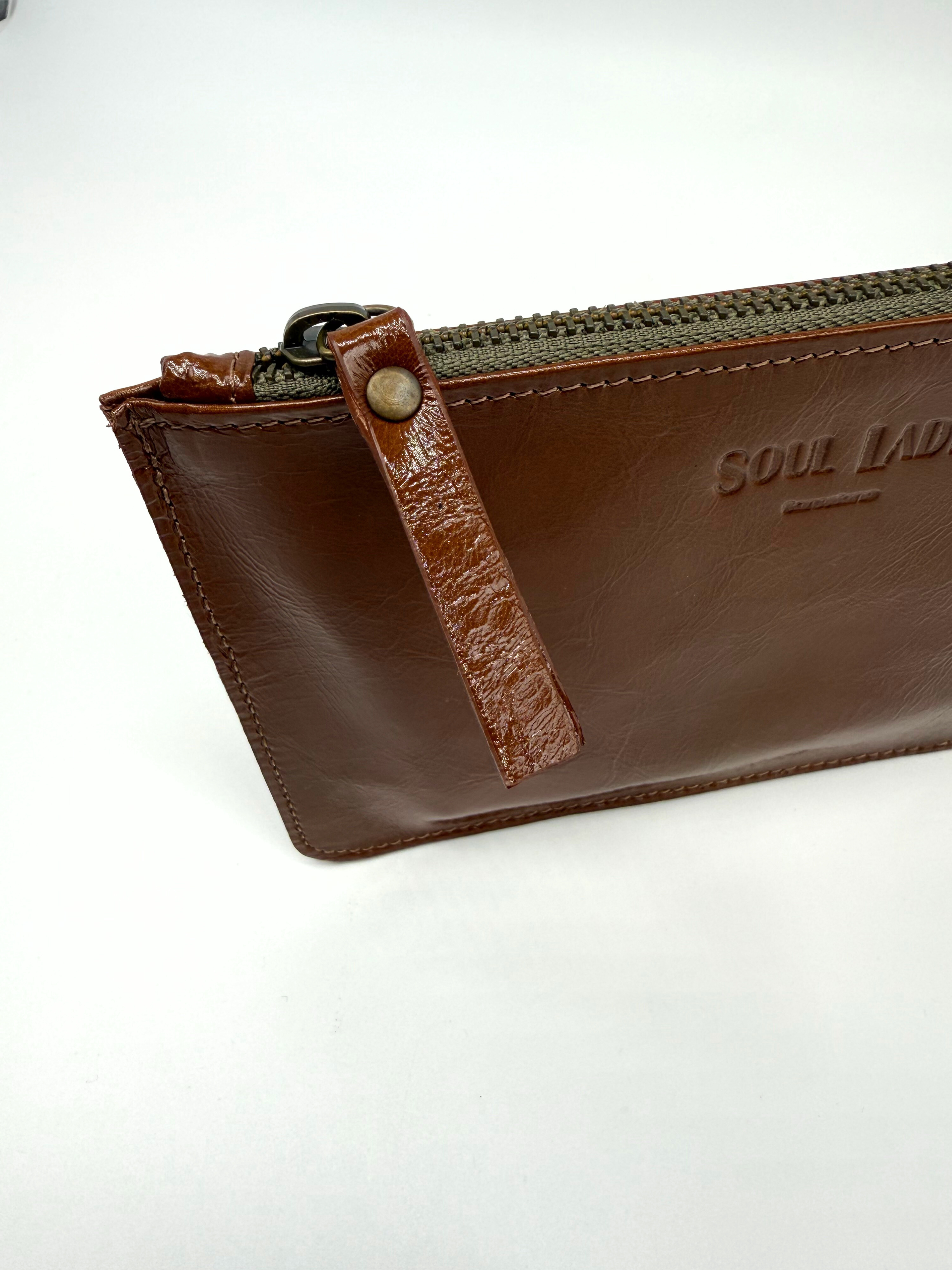 Cartera Portatodo Caramelo - Edición Brillante