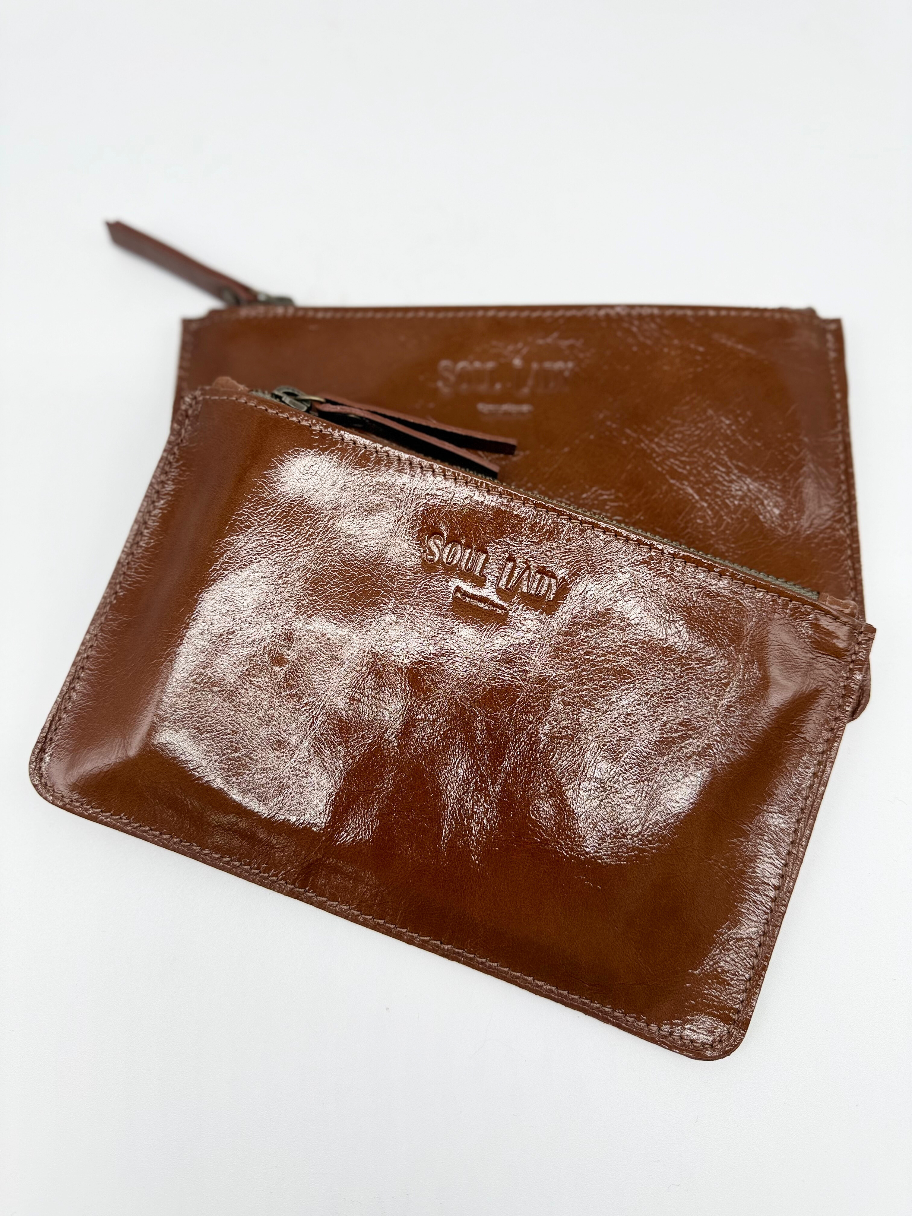 Cartera Portatodo Caramelo - Edición Brillante